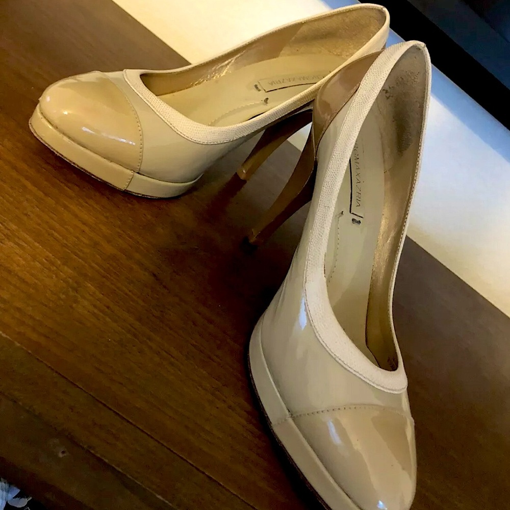 BCBG Max Azria Nude Patent Leather Pumps  SZ 7.5